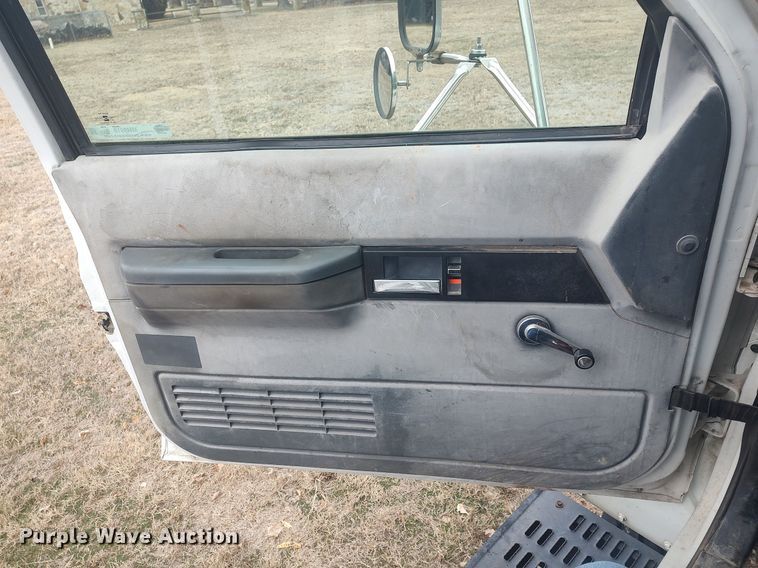 image for item MM9919 2000 Chevrolet C7500  digger derrick truck