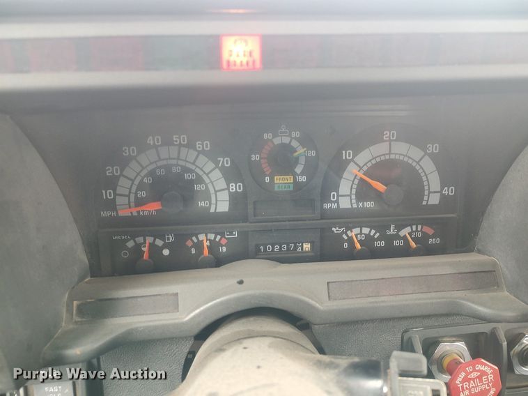 image for item MM9919 2000 Chevrolet C7500  digger derrick truck