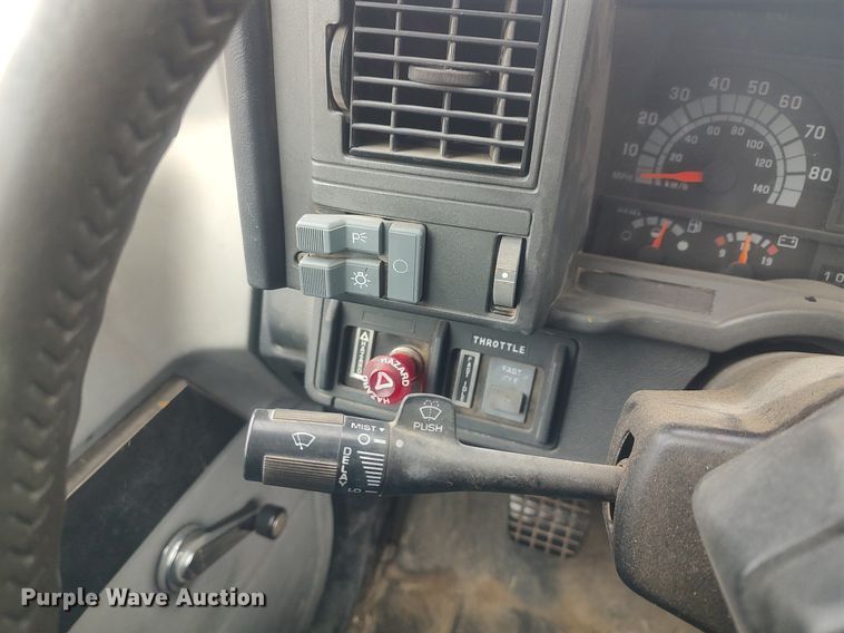 image for item MM9919 2000 Chevrolet C7500  digger derrick truck