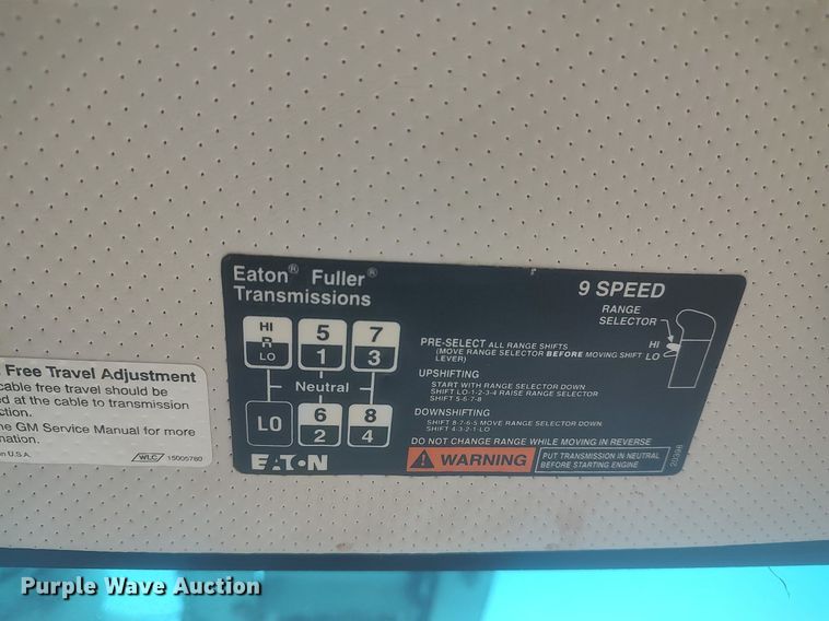 image for item MM9919 2000 Chevrolet C7500  digger derrick truck