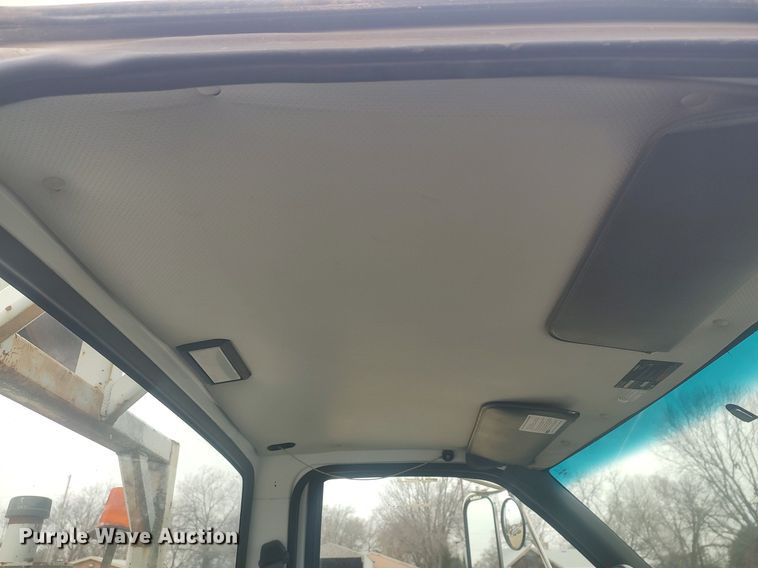 image for item MM9919 2000 Chevrolet C7500  digger derrick truck