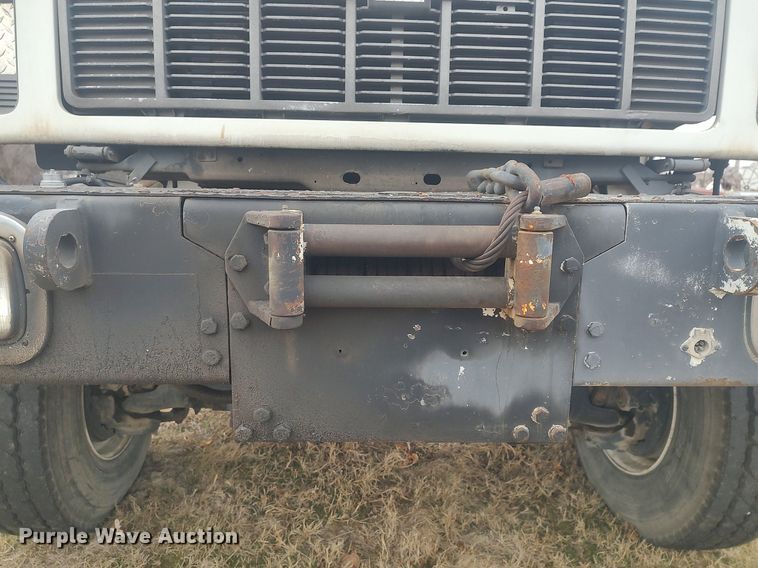 image for item MM9919 2000 Chevrolet C7500  digger derrick truck