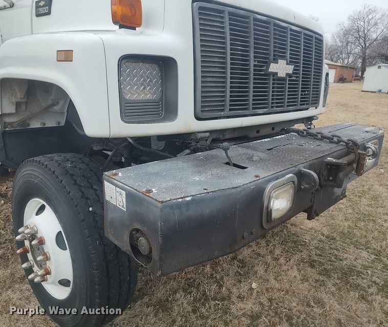 image for item MM9919 2000 Chevrolet C7500  digger derrick truck