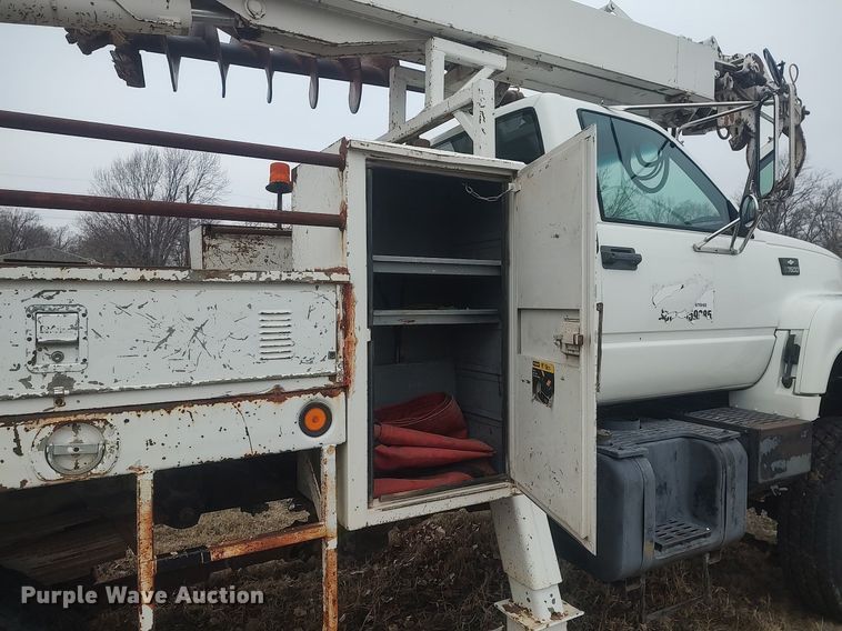 image for item MM9919 2000 Chevrolet C7500  digger derrick truck