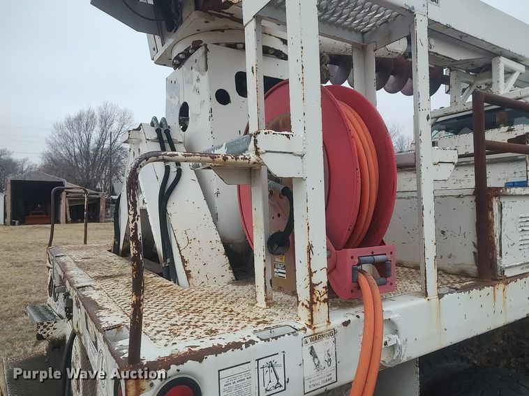 image for item MM9919 2000 Chevrolet C7500  digger derrick truck