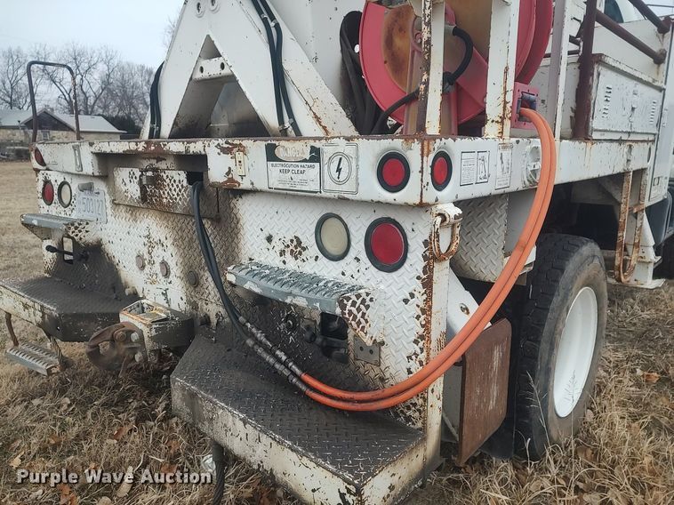 image for item MM9919 2000 Chevrolet C7500  digger derrick truck