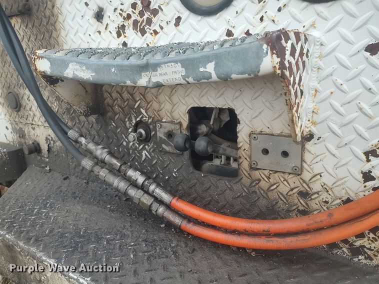 image for item MM9919 2000 Chevrolet C7500  digger derrick truck