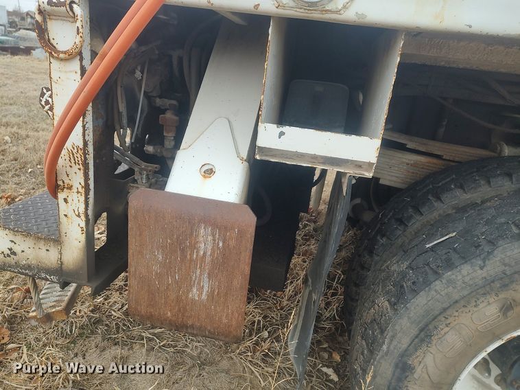 image for item MM9919 2000 Chevrolet C7500  digger derrick truck