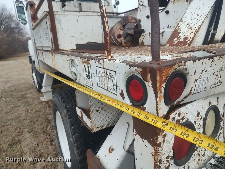 image for item MM9919 2000 Chevrolet C7500  digger derrick truck