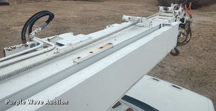 image for item MM9919 2000 Chevrolet C7500  digger derrick truck