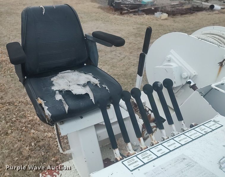 image for item MM9919 2000 Chevrolet C7500  digger derrick truck