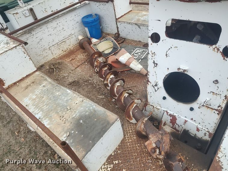 image for item MM9919 2000 Chevrolet C7500  digger derrick truck