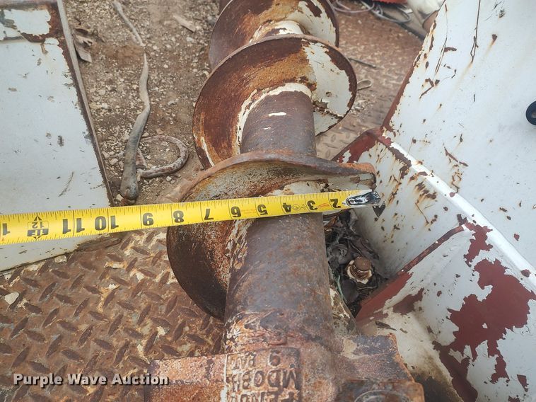 image for item MM9919 2000 Chevrolet C7500  digger derrick truck