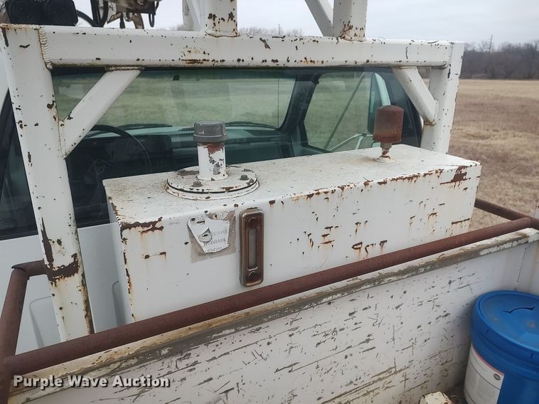 image for item MM9919 2000 Chevrolet C7500  digger derrick truck