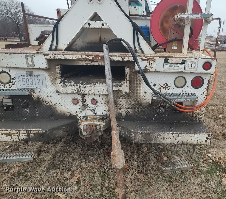 image for item MM9919 2000 Chevrolet C7500  digger derrick truck
