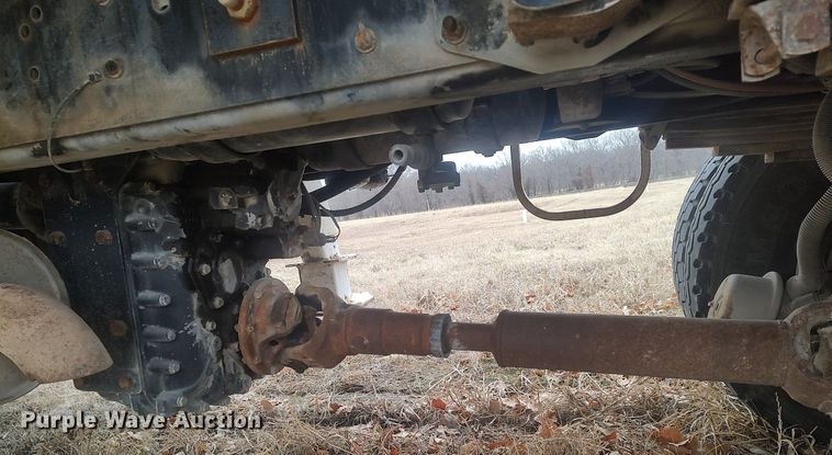 image for item MM9919 2000 Chevrolet C7500  digger derrick truck