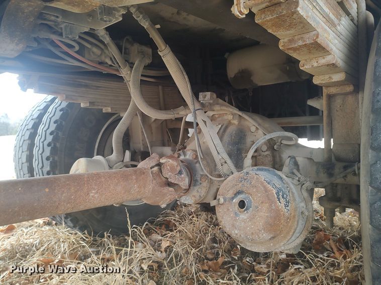 image for item MM9919 2000 Chevrolet C7500  digger derrick truck