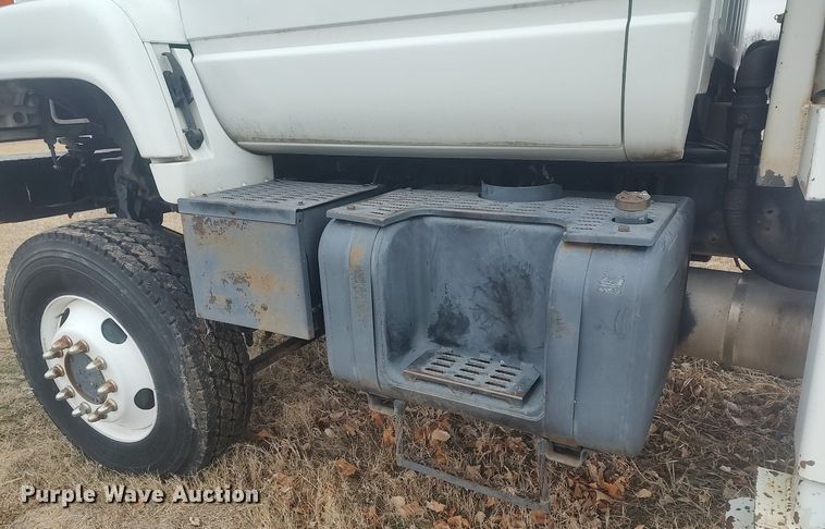 image for item MM9919 2000 Chevrolet C7500  digger derrick truck