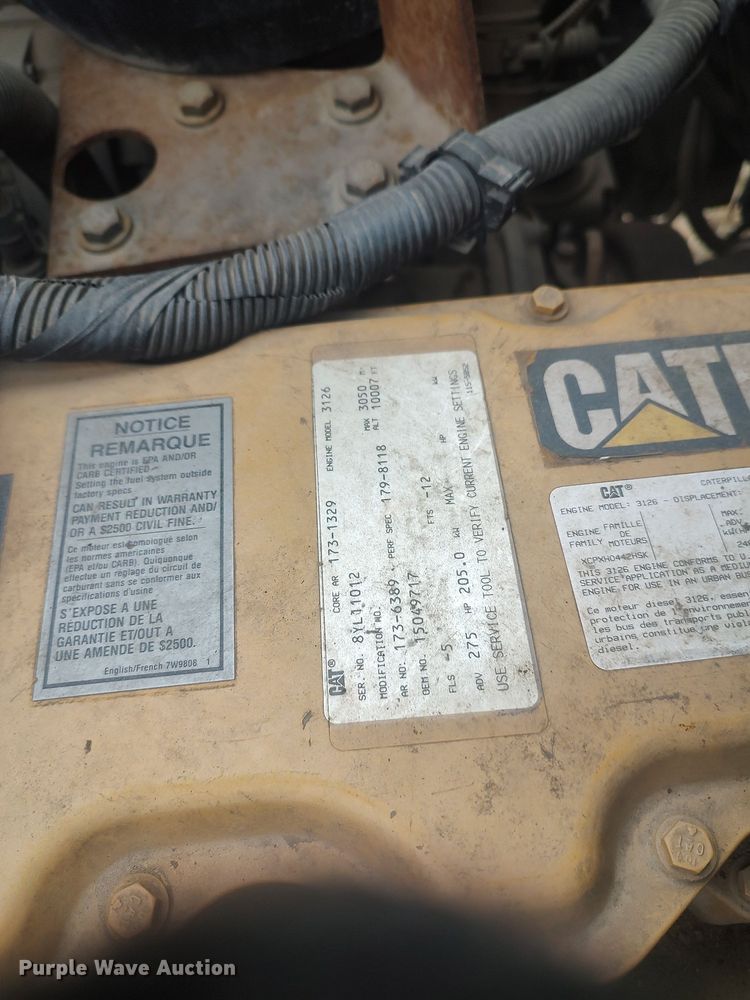 image for item MM9919 2000 Chevrolet C7500  digger derrick truck