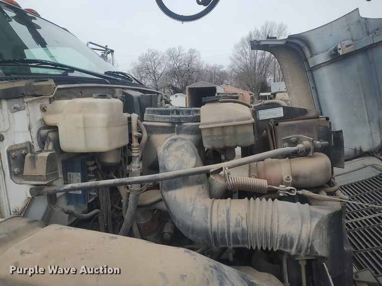 image for item MM9919 2000 Chevrolet C7500  digger derrick truck