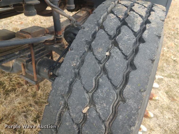 image for item MM9919 2000 Chevrolet C7500  digger derrick truck