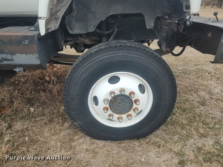 image for item MM9919 2000 Chevrolet C7500  digger derrick truck