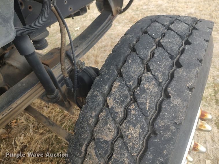 image for item MM9919 2000 Chevrolet C7500  digger derrick truck