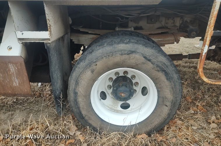 image for item MM9919 2000 Chevrolet C7500  digger derrick truck