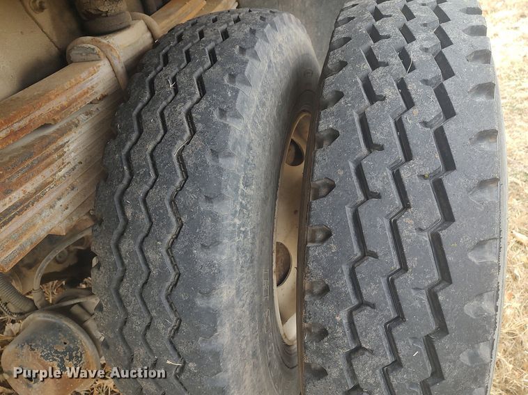 image for item MM9919 2000 Chevrolet C7500  digger derrick truck