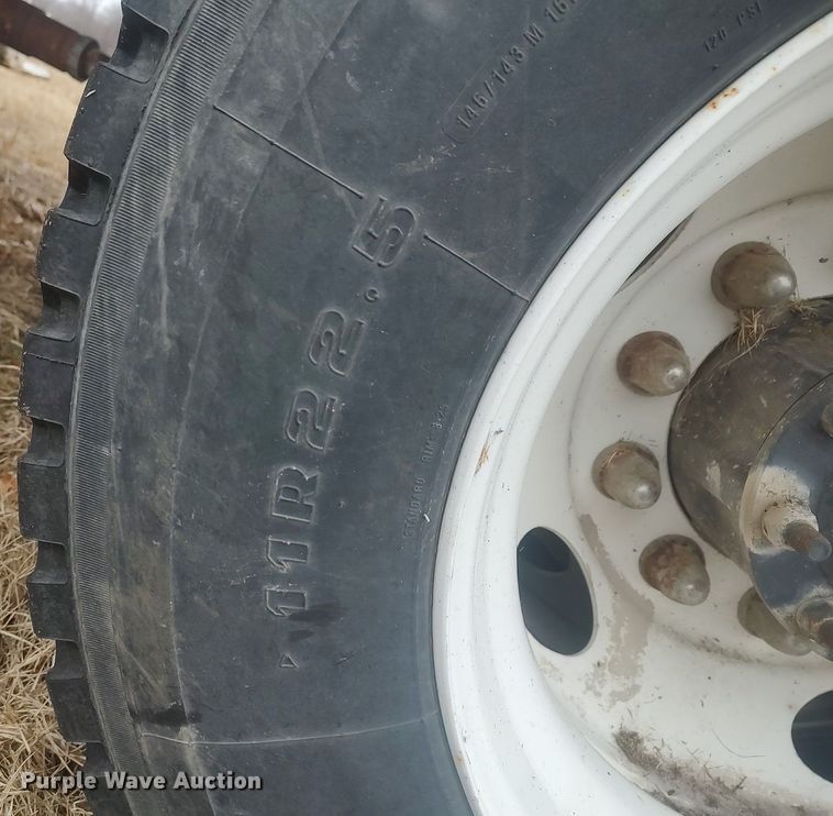 image for item MM9919 2000 Chevrolet C7500  digger derrick truck