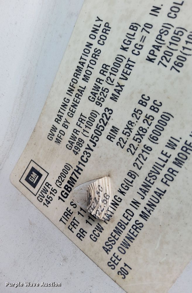 image for item MM9919 2000 Chevrolet C7500  digger derrick truck