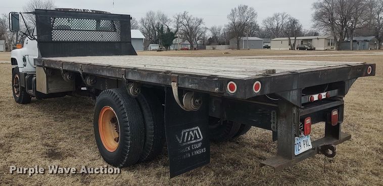 image for item MM9928 1991 GMC TopKick  flatbed truck