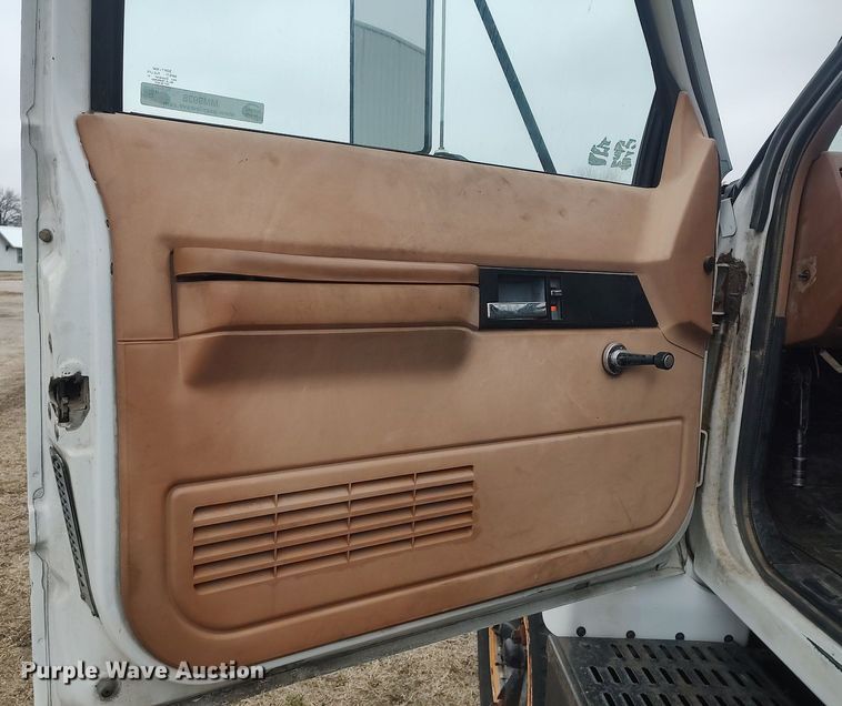 image for item MM9928 1991 GMC TopKick  flatbed truck