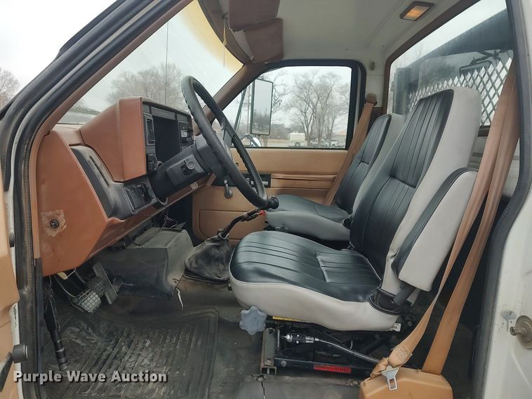 image for item MM9928 1991 GMC TopKick  flatbed truck