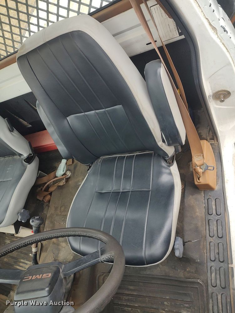 image for item MM9928 1991 GMC TopKick  flatbed truck