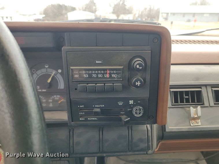 image for item MM9928 1991 GMC TopKick  flatbed truck