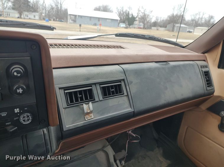 image for item MM9928 1991 GMC TopKick  flatbed truck