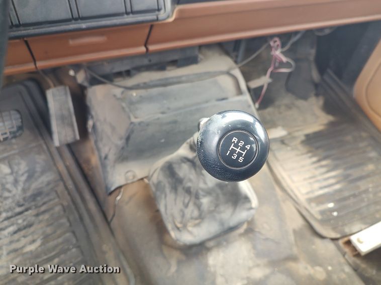 image for item MM9928 1991 GMC TopKick  flatbed truck