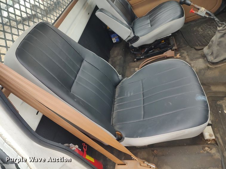 image for item MM9928 1991 GMC TopKick  flatbed truck