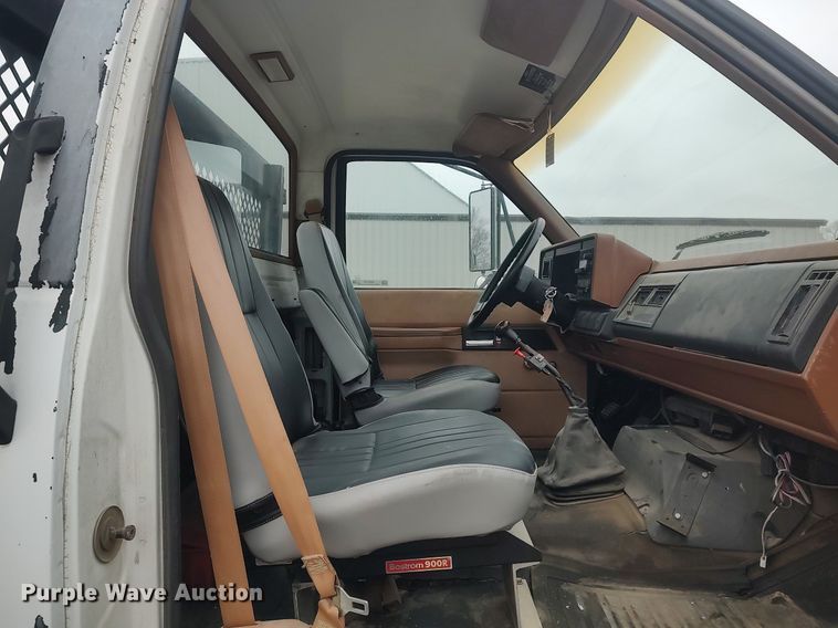 image for item MM9928 1991 GMC TopKick  flatbed truck