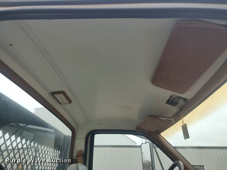 image for item MM9928 1991 GMC TopKick  flatbed truck