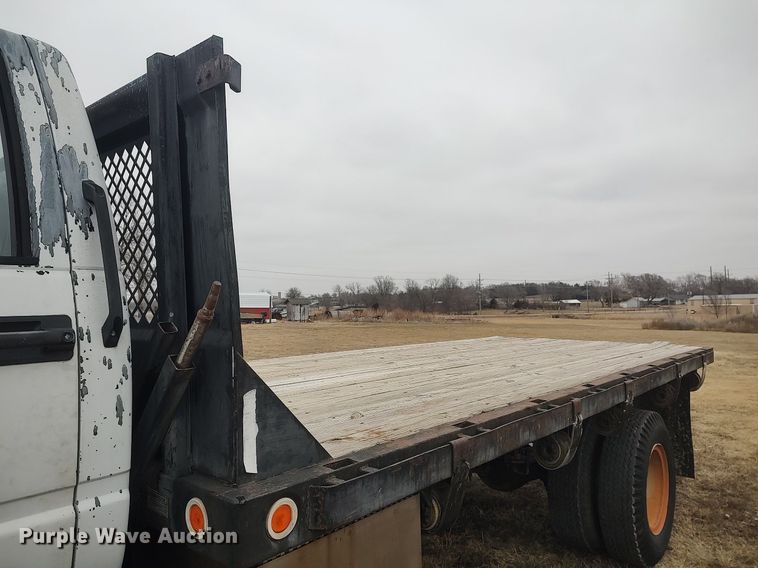 image for item MM9928 1991 GMC TopKick  flatbed truck