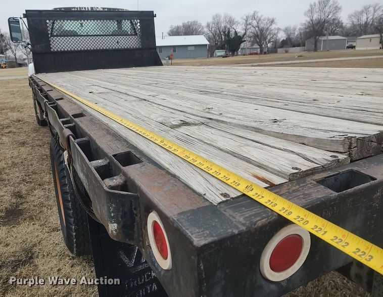 image for item MM9928 1991 GMC TopKick  flatbed truck