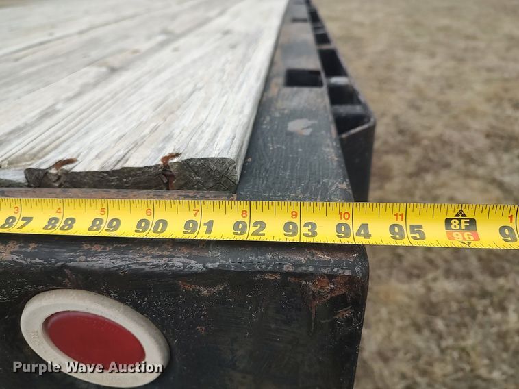 image for item MM9928 1991 GMC TopKick  flatbed truck