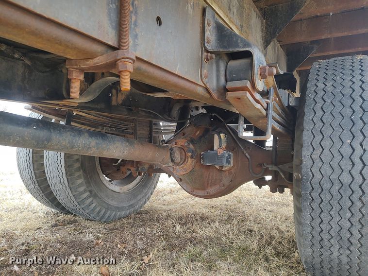 image for item MM9928 1991 GMC TopKick  flatbed truck