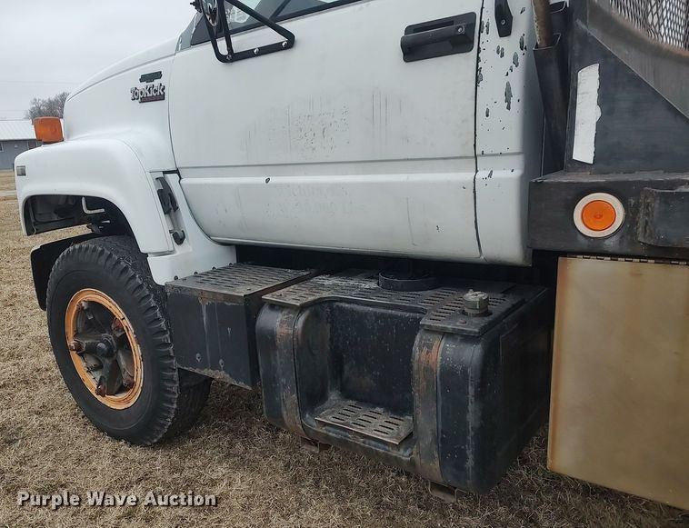 image for item MM9928 1991 GMC TopKick  flatbed truck