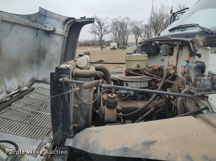 image for item MM9928 1991 GMC TopKick  flatbed truck