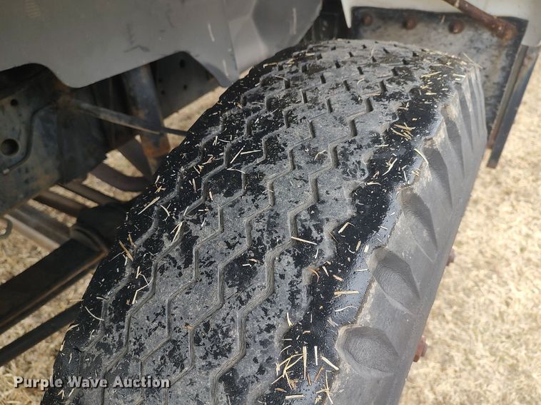 image for item MM9928 1991 GMC TopKick  flatbed truck