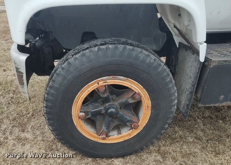 image for item MM9928 1991 GMC TopKick  flatbed truck