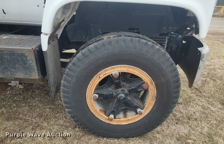 image for item MM9928 1991 GMC TopKick  flatbed truck